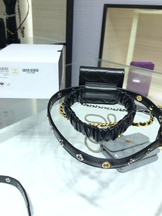 First Bag Ru CHANEL AIRPODS CASE 0731
